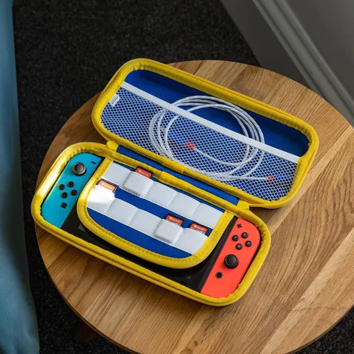Vista 2 de Numskull Carcasa rígida de viaje para Nintendo Switch y modelo OLED 2021, se adapta a 10 juegos y accesorios