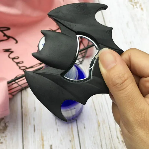 Vista 3 de Abridor de botellas con forma de Batman, imán para refrigerador, abridores de botellas de cerveza, abridor de botellas de regalo para suministros