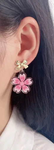 Vista 6 de Aretes colgantes ligeros con nudo de lazo rosa con flor de Sakura para mujeres, adolescentes y niñas, delicados aretes de mariposa chapados en oro