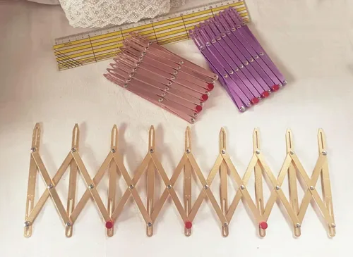 Vista 2 de HONEYSEW Dispositivo de espaciado de guía de botones de medición de calibre deslizante 5 en 1 de aluminio de medición de calibre deslizante (dorado)
