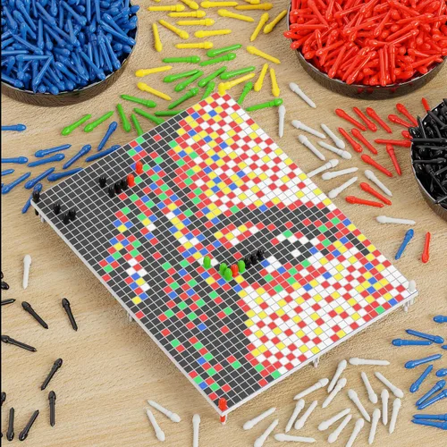 Vista 2 de Quercetti Pixel Art 4 - Kit de mosaico para selfie, convierte cualquier foto en arte de mosaico con 4800 clavijas en 6 colores y 4 tableros