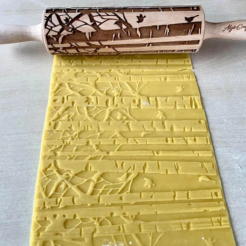Vista 2 de Rodillo de relieve de abedul grabado en madera, rodillo de masa en relieve para galletas o arcilla de Algis Crafts