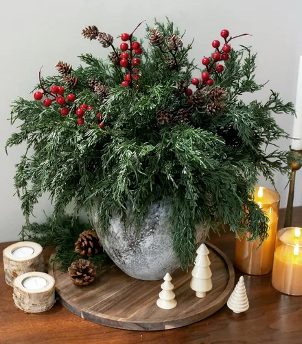 Vista 10 de Tallos de cedro artificiales Ivydale, ramas de pino Norfolk artificiales para decoración de Navidad, 12 tallos de pino falsos con 2 ramas de conos
