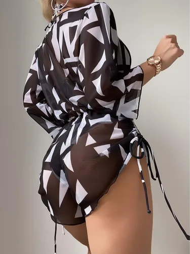 Vista 2 de SheIn Traje de baño de 3 piezas para mujer, conjunto de bikini halter con cubierta de traje de baño de tres piezas