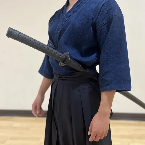 Vista 3 de E-BOGU Equipo de espada de entrenamiento de polipropileno para artes marciales (39") con vaina negra de Saya