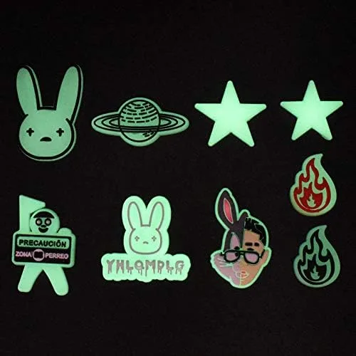 Vista 5 de Juego de 8 dijes para decoración de zapatos, pulsera de BUNNY que brillan en la oscuridad, regalos de fiesta, niños, niñas, hombres y mujeres, 8