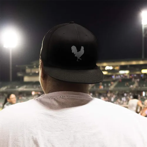 Vista 4 de Sombreros a presión personalizados para hombres y mujeres, gallo gris en un bordado de aves de corral