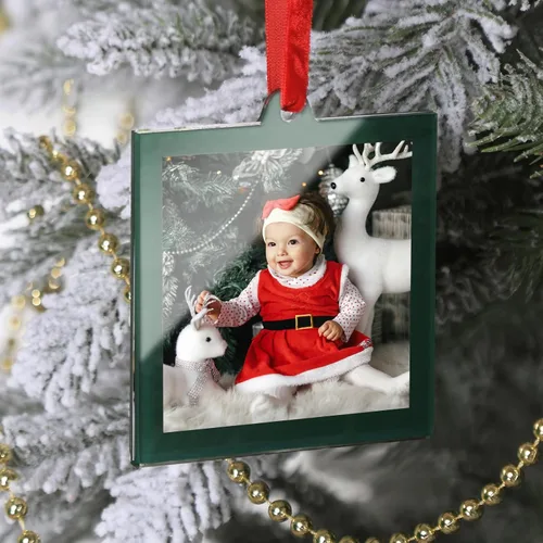 Vista 10 de UNIQOOO 8 adornos de marcos de fotos de acrílico negro de Navidad para mostrar fotografías, 2.5 x 2.5 pulgadas decoración colgante festiva, marcos