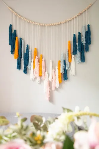Vista 3 de Decocove Colgante de pared de macramé, colgante de pared grande de macramé con cuentas de madera, decoración de pared bohemia para dormitorio, sala