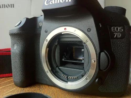 Vista 2 de Canon EOS 7D 18 MP CMOS Cámara Digital SLR Cuerpo Sólo (Renovado)