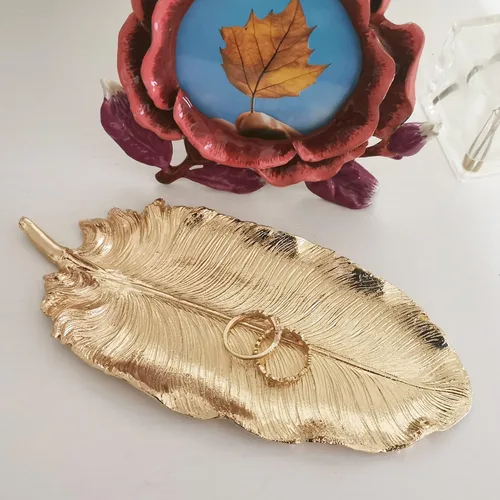 Vista 4 de Plato de Joyería de Metal, Pequeño Organizador de Joyería con Soporte de Anillo en Forma de Hoja, Bandeja de Baratija para Tocador Regalos