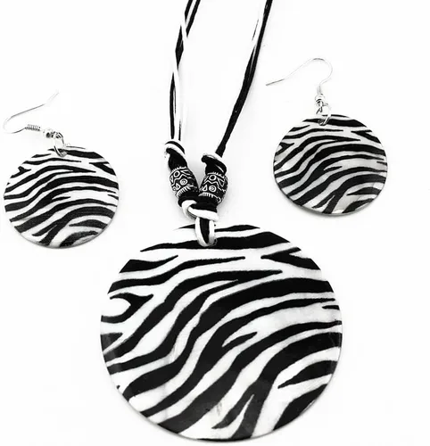 Vista 4 de POYAMUSE Juego de joyas de concha de rayas de cebra, collar y aretes redondos de rayas negras y blancas para mujer, joyería elegante