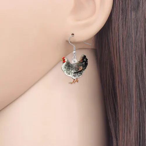 Vista 2 de Pendientes de gallina de acrílico con diseño divertido de granja, regalo encantador para niñas y mujeres por The Bonsny