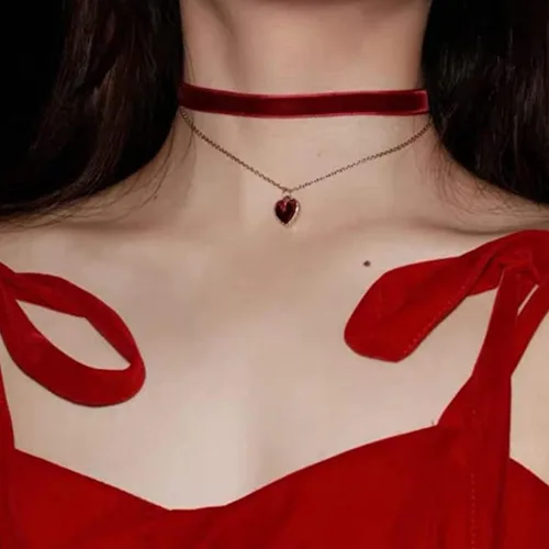 Vista 2 de haolry Gargantilla de corazón ajustable, collar clásico de terciopelo, gargantilla para mujeres y niñas