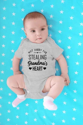 Vista 21 de CBTwear Not Sorry for Stealing Grandma's Heart – Ropa de bebé – Divertido body para recién nacido para niños y niñas