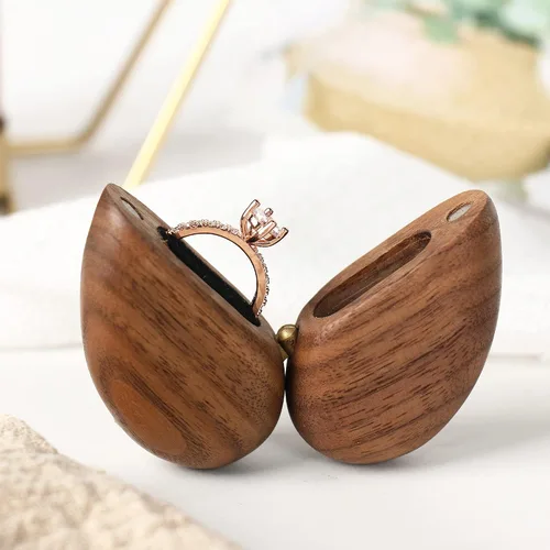 Vista 7 de Caja de anillos de madera en forma de corazón para boda, propuesta, caja de anillo de compromiso, caja de anillo de madera para regalo