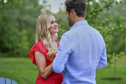 Vista 3 de Hallmark 2-Movie Collection A Tail of Love & Always Amore