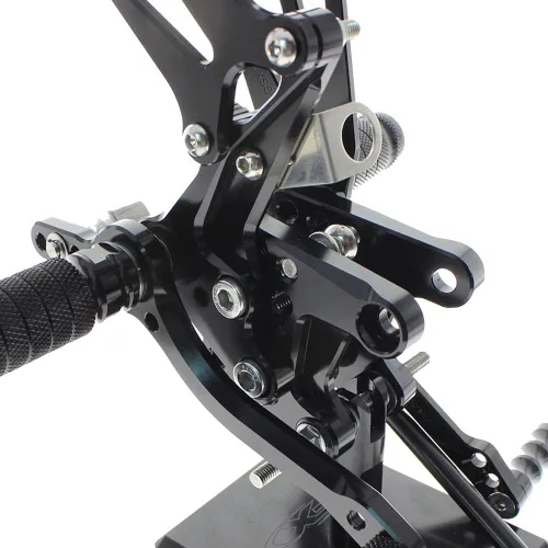 Vista 4 de Estriberas traseras de motocicleta para GSXR750 GSX-R600 1996-2005, SV650/SV650S SV1000/S 1998-2014, GSXR1000 2000-2004