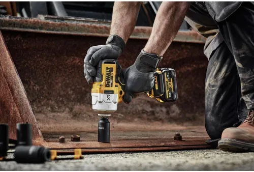 Vista 7 de DEWALT Llave de impacto inalámbrica de 20 V MAX, 1/2" con anillo de seguridad, alto torque, sin escobillas, herramienta desnuda solamente (DCF961B)