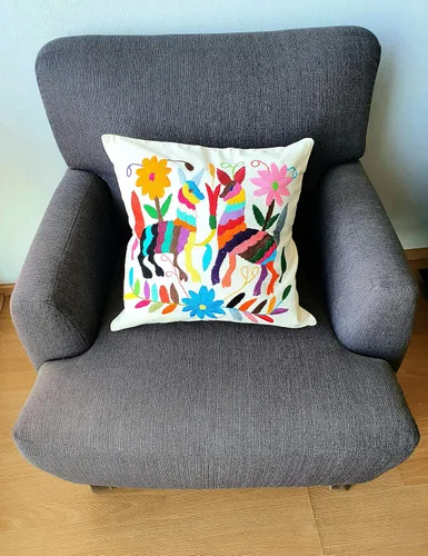 Vista 5 de ALKIMIA INC Funda de almohada mexicana hecha a mano con bordado auténtico Otomi Tenango