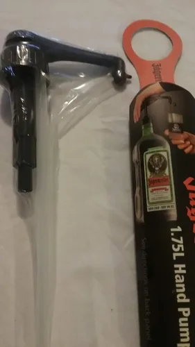 Vista 2 de Jagermeister - Dispensador de botellas Jagermeister de 1,75 L, dispensador de inyección de botella Jagermeister 1,75 L, bomba de mano