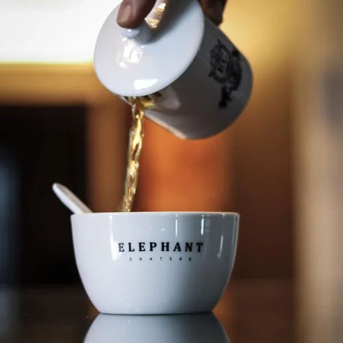 Vista 4 de Juego de té de porcelana blanca perfecto (4 piezas) Infusor de hojas sueltas y taza colador, taza de degustación de té Gongfu y cuchara de té