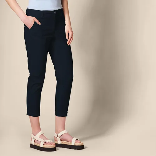 Vista 2 de Tienda Essentials - Pantalones caqui de tiro medio, ajustados y elásticos, tobilleros y con pierna cónica para mujer (disponibles en tallas grandes)