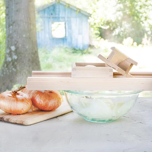 Vista 5 de Trituradora compacta de madera con protector de mano para chucrut y ensalada de col finamente cortados, madera de haya natural sin terminar