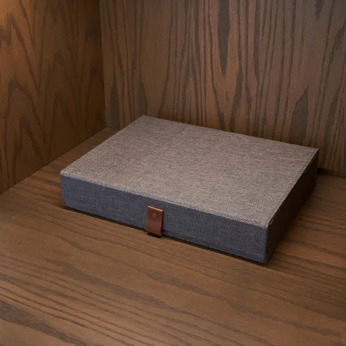 Vista 8 de ZICOTO Caja decorativa de almacenamiento de fotos con tapa, un hermoso organizador de lino perfecto para almacenar de forma segura tus fotos