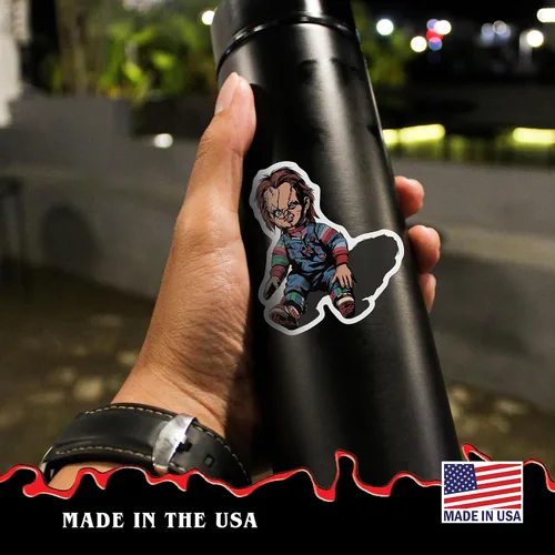 Vista 7 de Chucky Doll - Juego de 3 calcomanías de vinilo para coche, vaso, botella de agua, laptop, Halloween, terror, coche, calcomanías de cara de muñeca