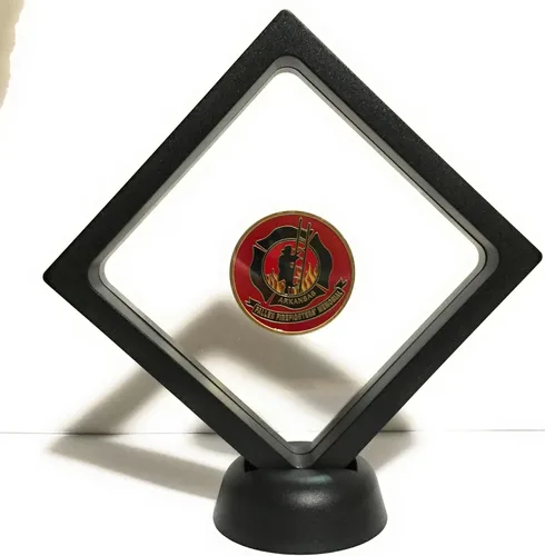 Vista 4 de RecoveryChip Diamante Negro Medallón Cuadrado Grande Challenge Moneda Chip Display Stand Holder Magic Suspension Box 4.3 inx4.3 in