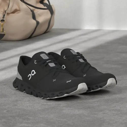Vista 2 de ON Zapatos deportivos Cloud X Shift para mujer, Negro