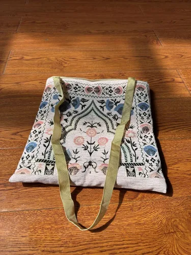 Vista 9 de Alfombra de oración de viaje musulmana Sajadah diseño elegante islámico viaje hajj o Ramadán, juego de bolsas de cojín portátil de oración verde