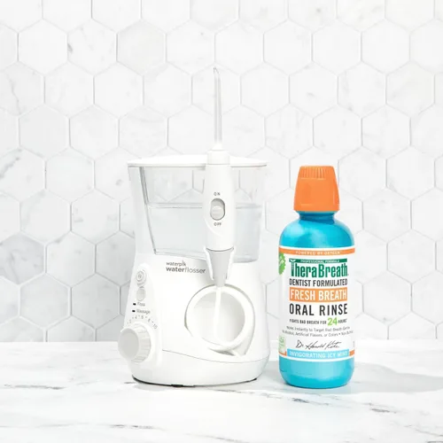 Vista 7 de Waterpik Aquarius - Irrigador dental profesional con 7 puntas de hilo dental y enjuague oral formulado por dentistas TheraBreath Fresh Breath, menta