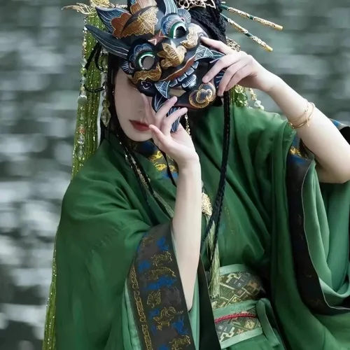 Vista 3 de Máscara de madera tradicional tallada a mano, máscaras de ópera nuo china, máscara asiática colgante de madera, máscara de madera pintada tallada a