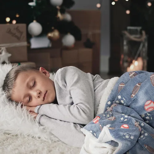 Vista 6 de Manta que brilla en la oscuridad. Manta azul gruesa, acogedora, suave y esponjosa de franela de forro polar para dormir para niños, niños pequeños.