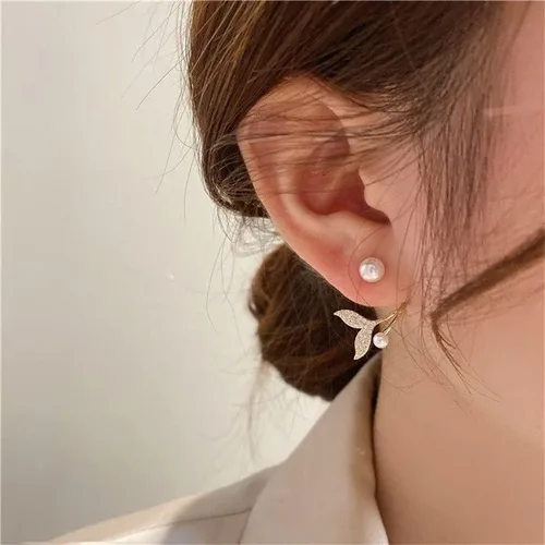 Vista 4 de Aretes de perlas para mujeres y niñas, aretes de perlas de hoja de arce con diamantes de imitación