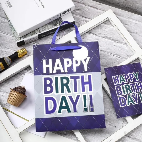 Vista 2 de Loveinside Bolsa de regalo a cuadros azul marino con texto en inglés «Happy Birthday» impresa, tamaño mediano con papel de seda, etiqueta, tarjeta