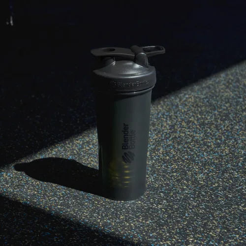 Vista 6 de [Usado] BlenderBottle Classic V2 - Botella mezcladora perfecta para batidos de proteínas y preentrenamiento, 20 onzas, color negro