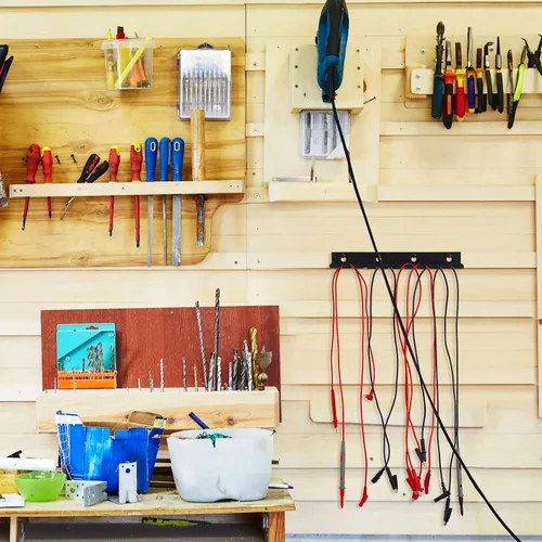 Vista 4 de Beeveer Organizador de cables para montaje en pared, 4 unidades, color negro, con 10 ranuras para cables, 0.32 pulgadas de ancho para organizar