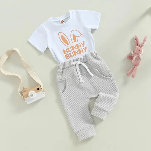 Vista 3 de KtwHarnu Conjunto de camiseta de manga corta con estampado de conejo, 2 piezas, ropa de Pascua para bebé niño