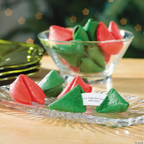 Vista 4 de Fun Express Fortune Cookies envueltas individualmente a granel, 50 galletas rojas y verdes de Navidad para fiestas de vacaciones, golosinas