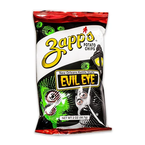 Vista 3 de Utz - Palomitas de maíz de queso cheddar blanco (4 bolsas de 2.5 onzas) – Paquete variado – Zapps Evil Eye Kettle Chips (1 bolsa de 2 onzas)