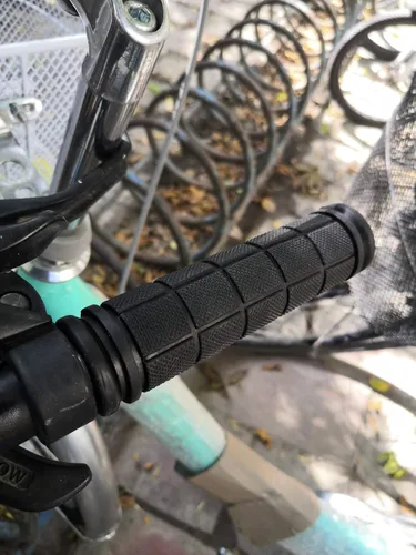 Vista 6 de Empuñaduras de manillar de bicicleta, goma antideslizante para manillar de bicicleta para bicicletas infantiles (7 colores)