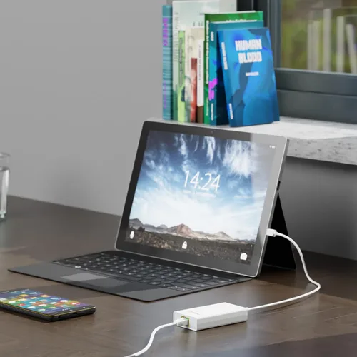 Vista 4 de Convertidor Gigabit PoE a USB C para teléfono inteligente/tableta, adaptador USB-C a Ethernet con carga de 60 W, alimentación y datos 2 en 1 puerto