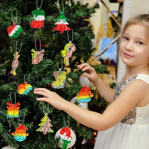 Vista 6 de AMUHUA Recuerdos de fiesta de Navidad para niños – Paquete de 24 mini llaveros Pop Fidget con tarjetas de regalo para niños pequeños, regalos