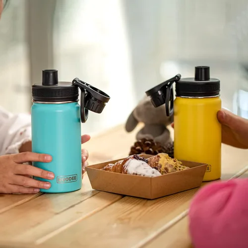 Vista 2 de Koodee Paquete de 2 botellas de agua, de 12 onzas, acero inoxidable, con aislamiento al vacío, con tapa de boquilla a prueba de fugas, color verde