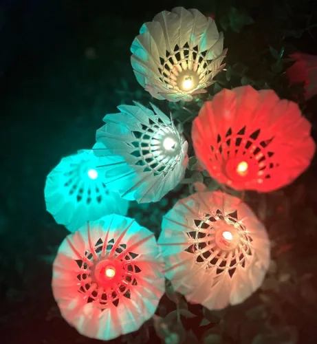 Vista 6 de LED de bádminton Birdies, LED colorido volante oscuro noche ganso pluma resplandor pájaros iluminación interior actividades deportivas al aire libre