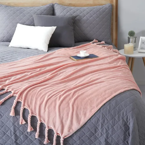 Vista 5 de Homiest Manta de forro polar con flecos, suave y acogedora manta de franela rosa claro, manta decorativa ligera para sofá, cama, silla para todas