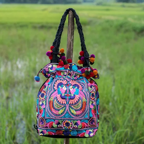 Vista 4 de changnoi Bolsa de mano con cordón hecho a mano bolsa de compras bordada Hmong Tribes